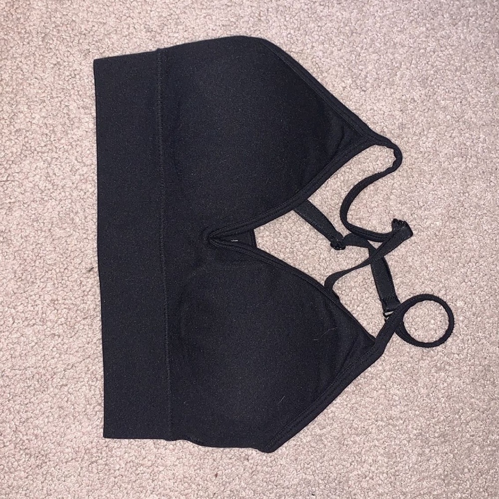 Black sports bra